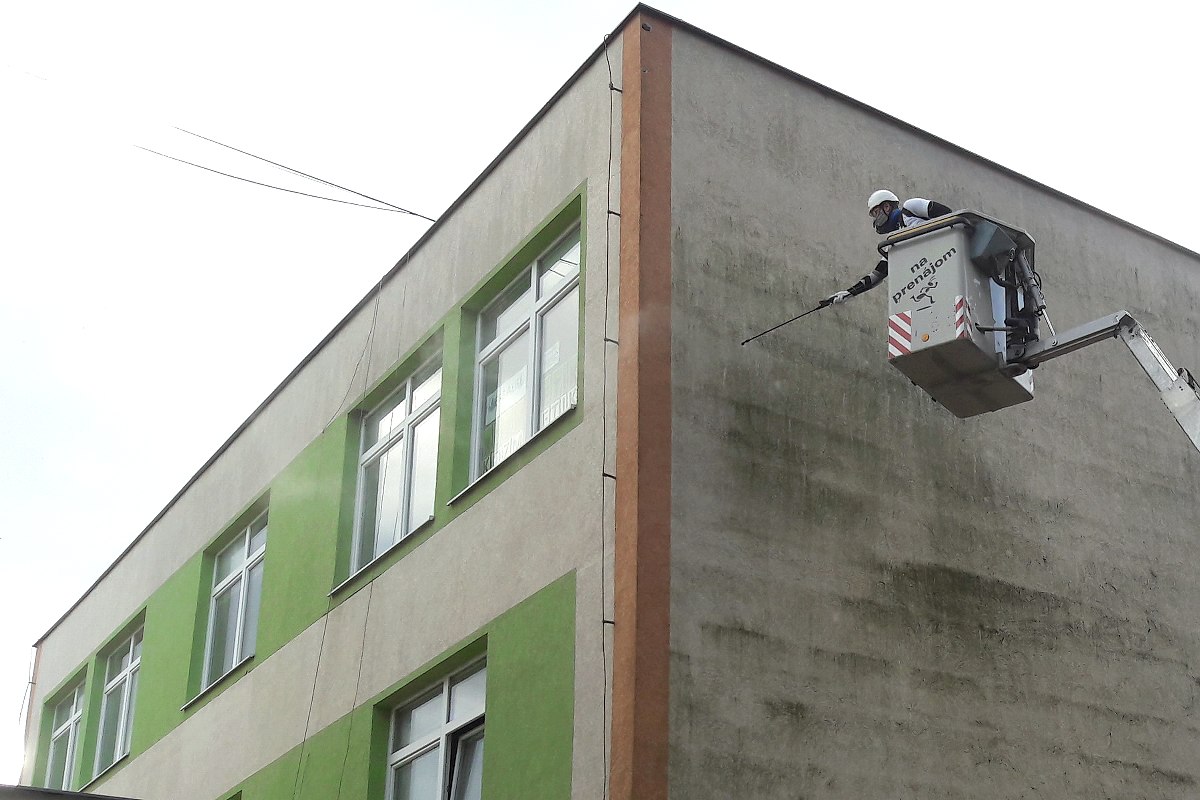 Profesionálne čistenie fasády bytového domu | pemtrade.sk
