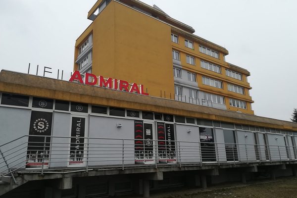 Znečistená fasáda budovy | Premtrade.sk
